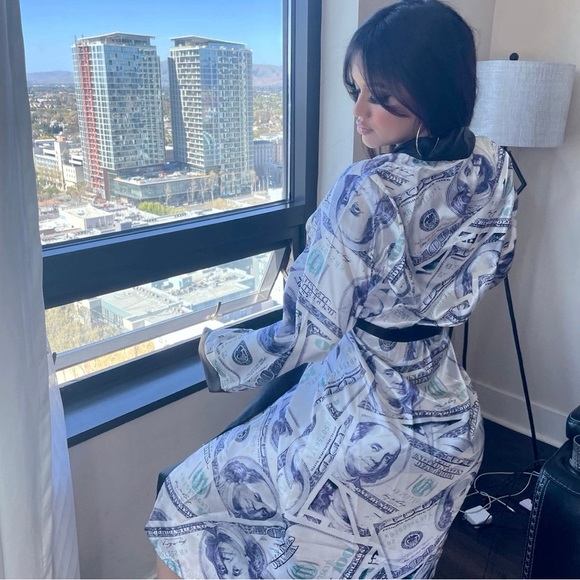 Money Robe Silk - Picture 3 of 3